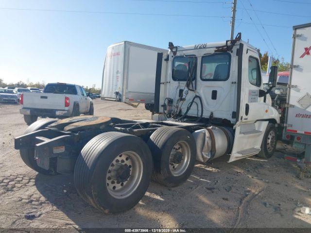 Freightliner Cascadia 125 Image 6