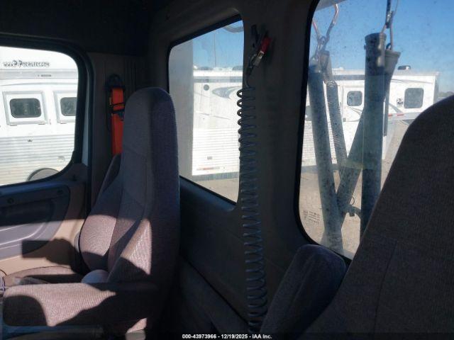 Freightliner Cascadia 125 Image 8