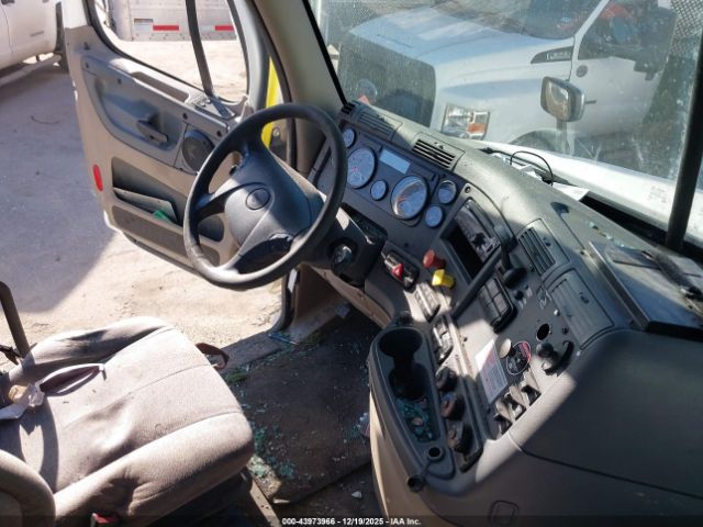 Freightliner Cascadia 125 Image 7