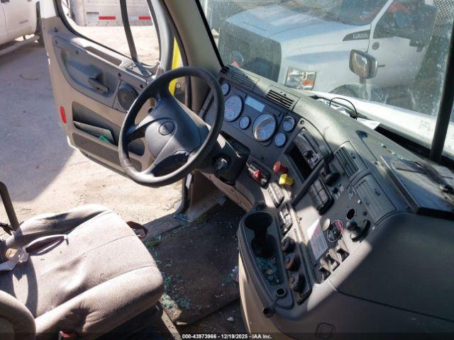 Freightliner Cascadia 125 Image 7