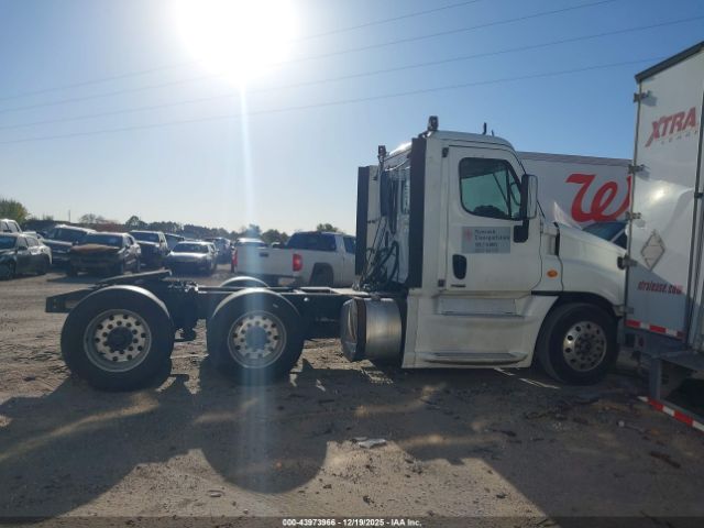 Freightliner Cascadia 125 Image 12