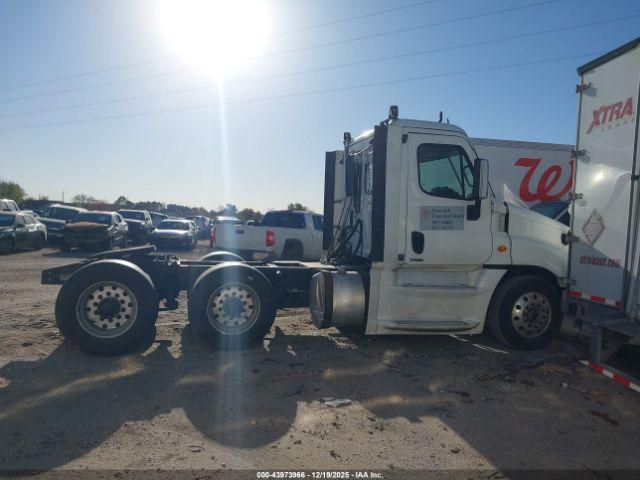 Freightliner Cascadia 125 Image 12