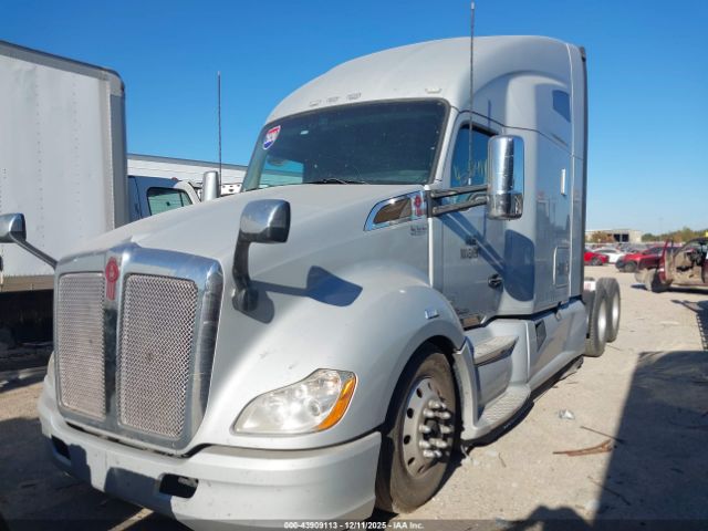 Kenworth T680 Image 10