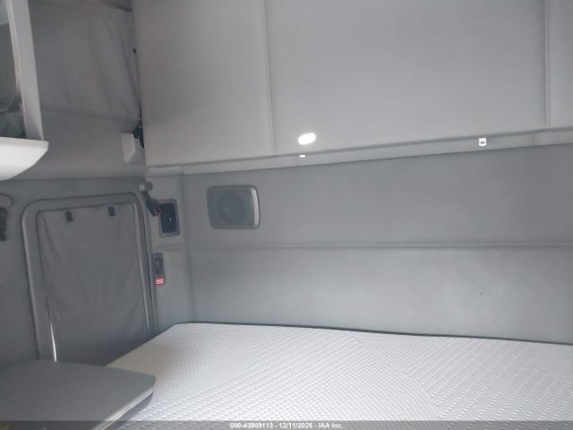 Kenworth T680 Image 12