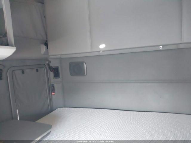 Kenworth T680 Image 12