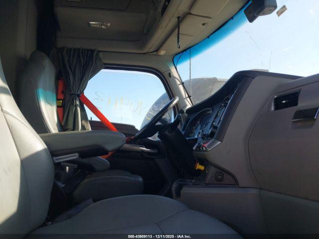 Kenworth T680 Image 8