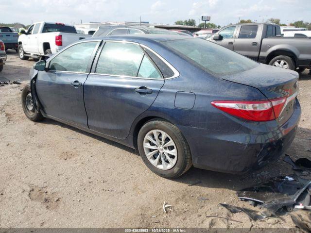 Toyota Camry Le Image 6
