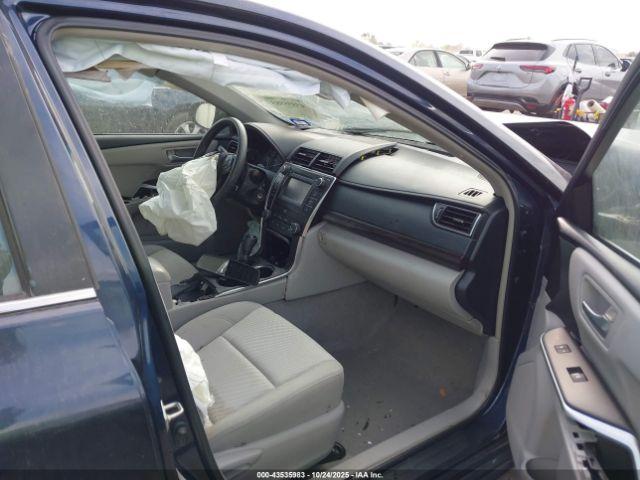 Toyota Camry Le Image 7