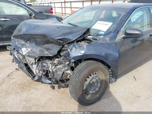 Toyota Camry Le Image 8