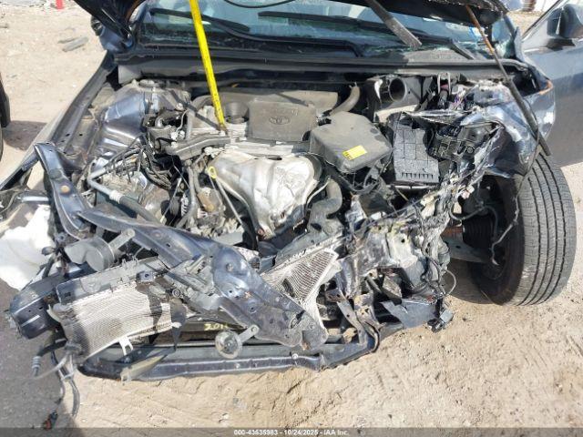 Toyota Camry Le Image 10