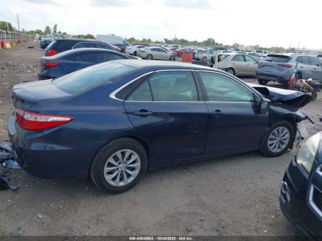 Toyota Camry Le Image 12