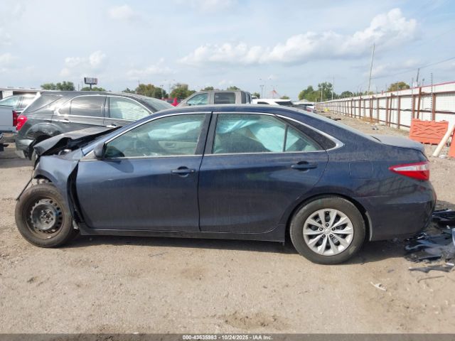 Toyota Camry Le Image 16