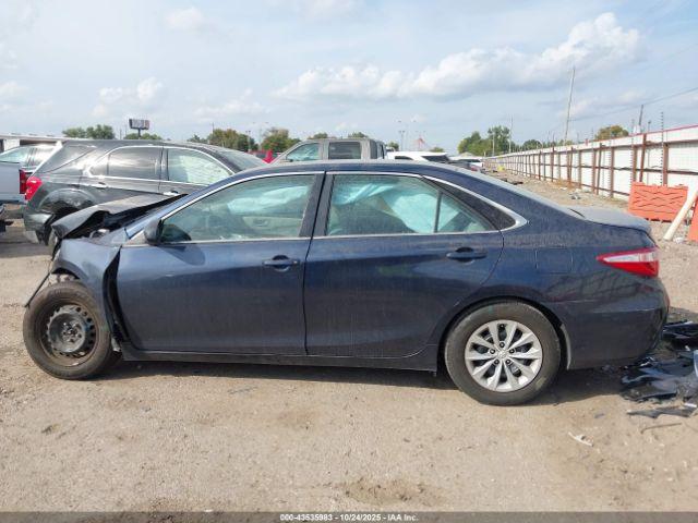 Toyota Camry Le Image 16