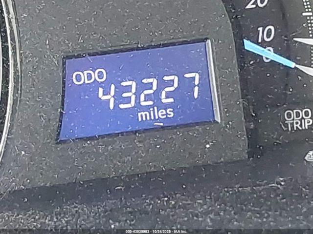 Toyota Camry Le Image 15