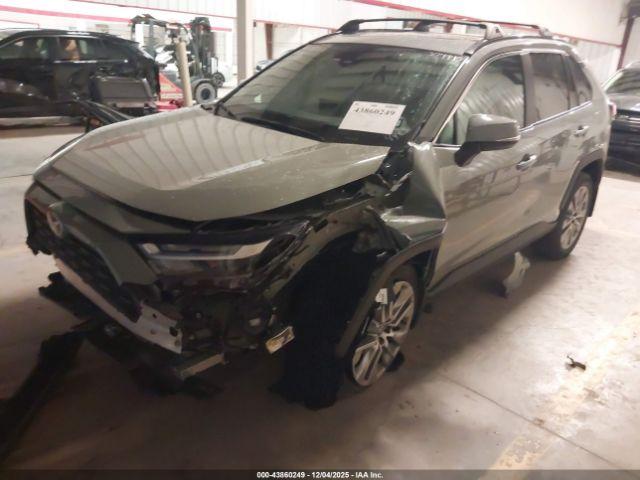 Toyota RAV4 Xle Premium Image 3