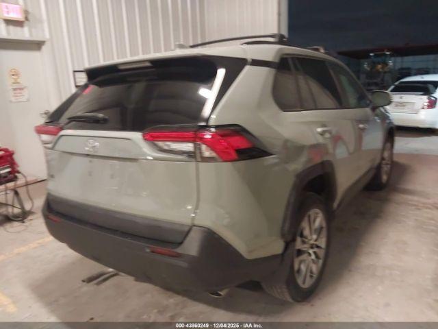 Toyota RAV4 Xle Premium Image 7