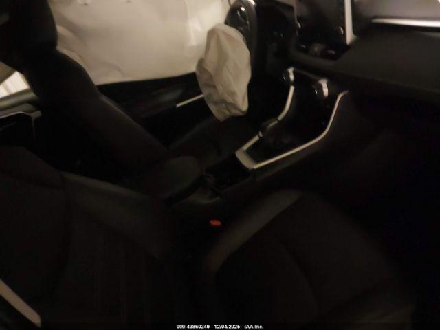 Toyota RAV4 Xle Premium Image 4