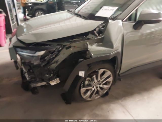 Toyota RAV4 Xle Premium Image 5