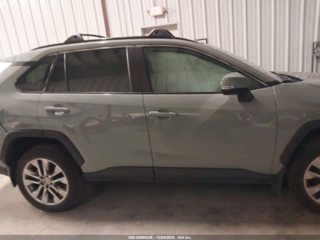 Toyota RAV4 Xle Premium Image 13