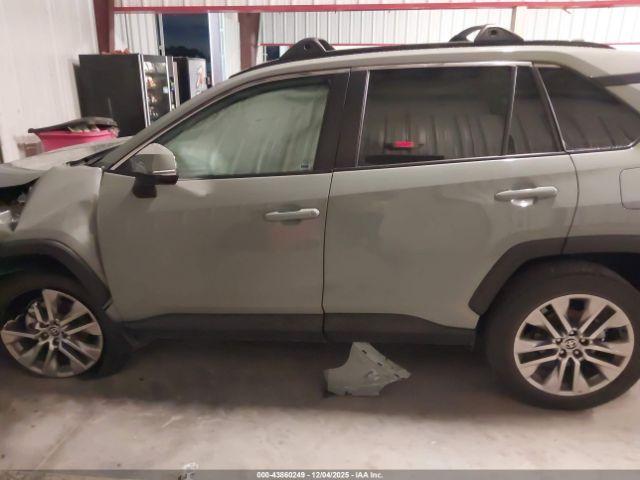 Toyota RAV4 Xle Premium Image 2