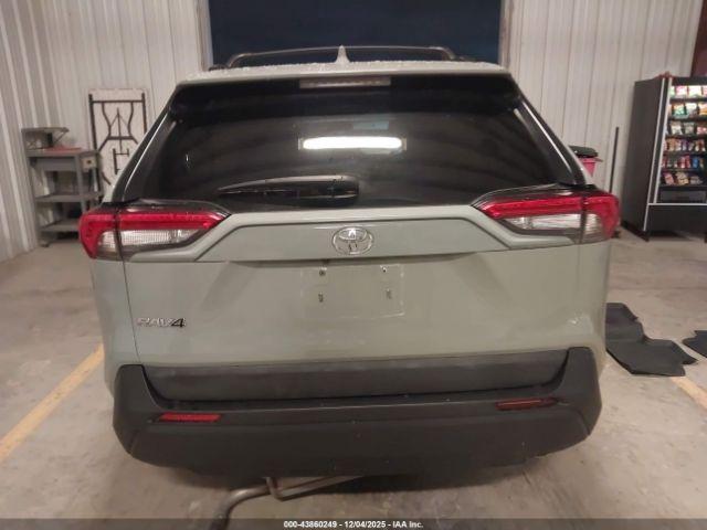 Toyota RAV4 Xle Premium Image 15