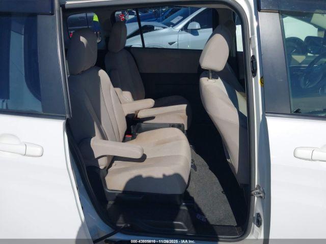 Mazda Mazda5 Sport Image 9