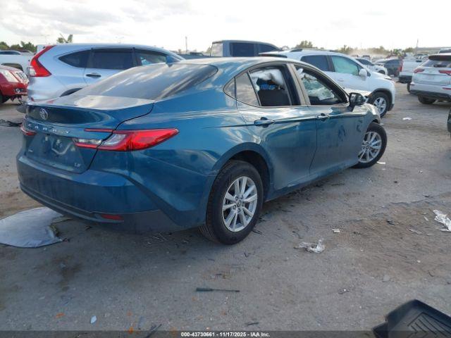 Toyota Camry Le Image 2