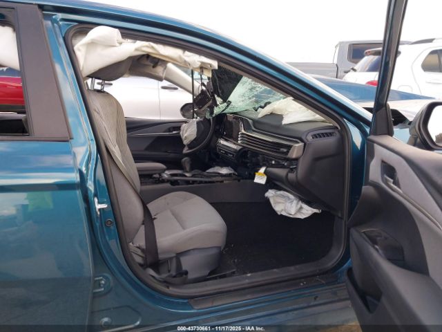 Toyota Camry Le Image 6