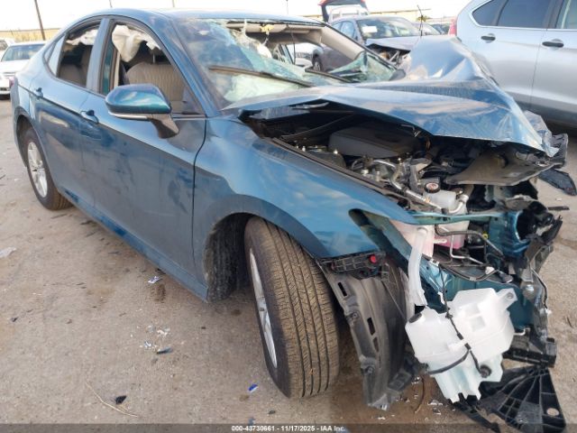 Toyota Camry Le Image 3