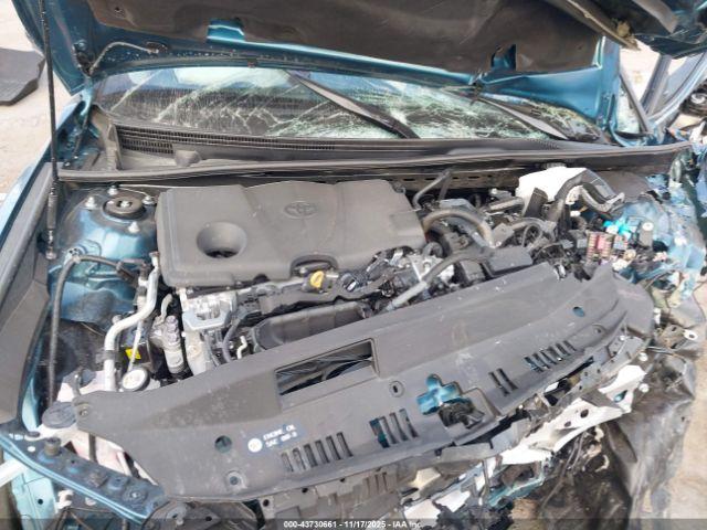 Toyota Camry Le Image 11