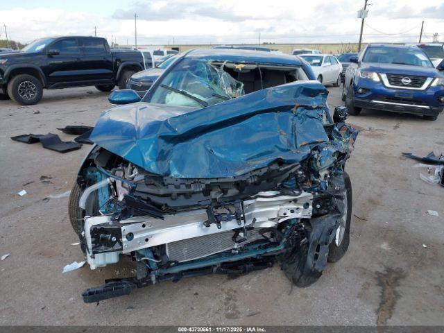 Toyota Camry Le Image 10