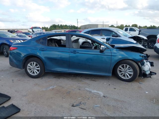 Toyota Camry Le Image 12