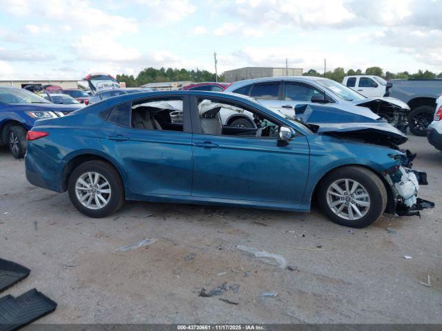 Toyota Camry Le Image 12