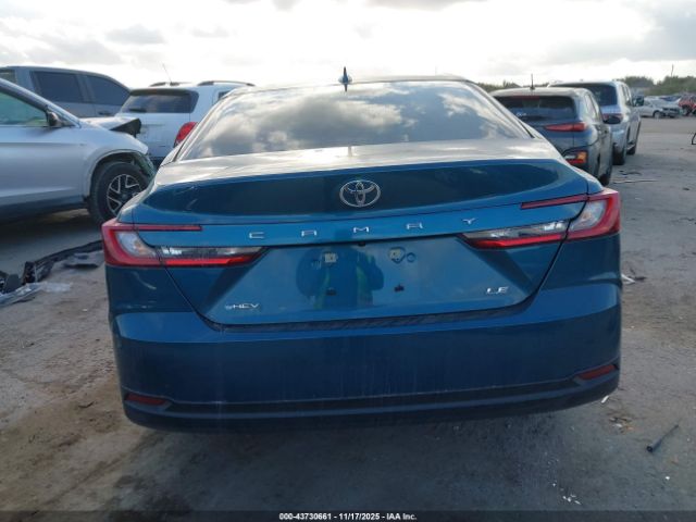 Toyota Camry Le Image 9