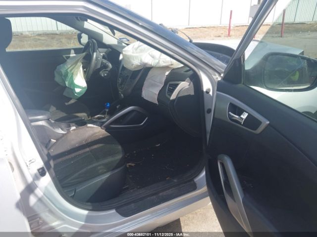 Hyundai VELOSTER Image 12