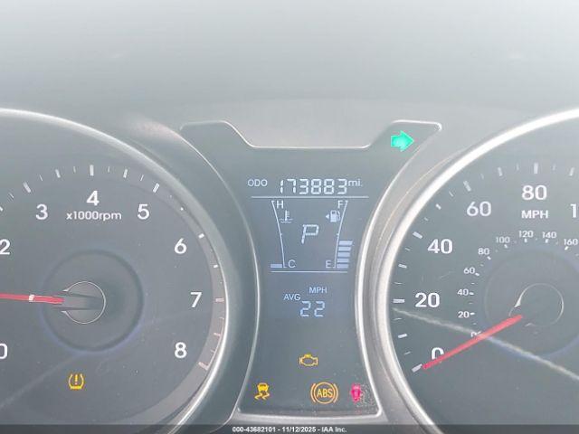 Hyundai VELOSTER Image 2