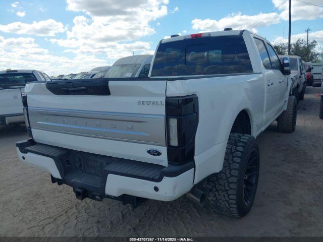 Ford F-250 Platinum Image 3