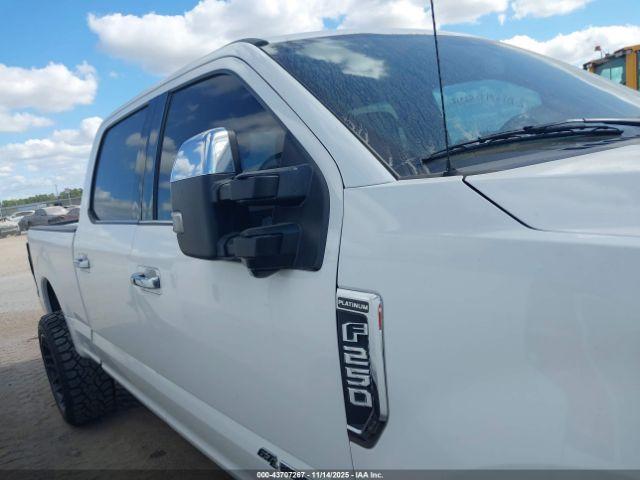 Ford F-250 Platinum Image 11