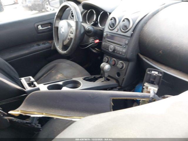 Nissan Rogue S Image 4