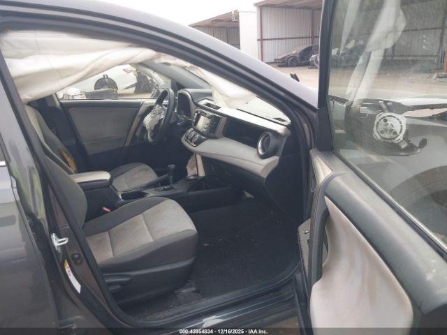 Toyota RAV4 Le Image 13