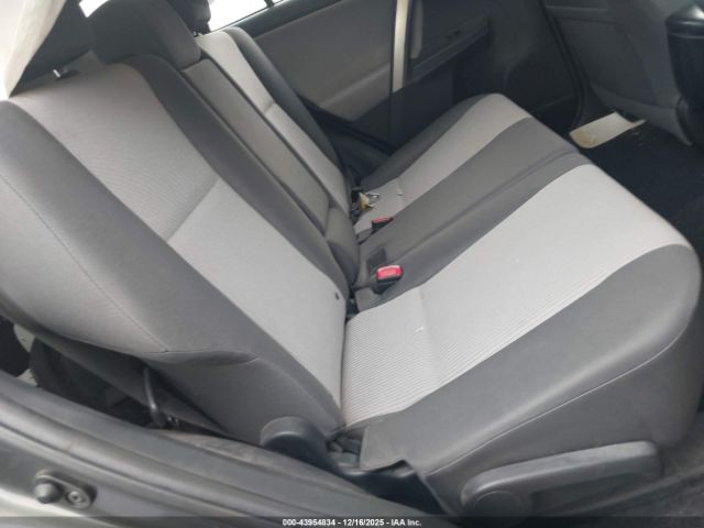 Toyota RAV4 Le Image 5