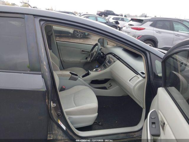 Toyota Prius Two Image 3