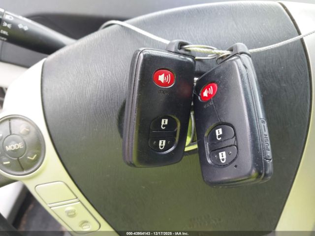 Toyota Prius Two Image 8