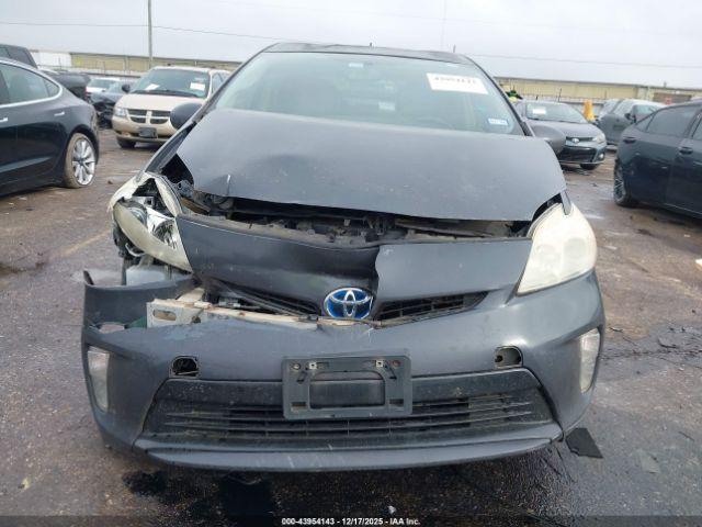 Toyota Prius Two Image 11