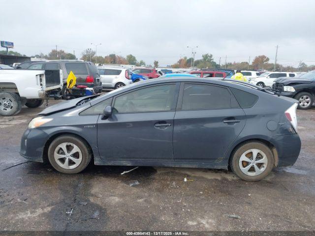 Toyota Prius Two Image 13