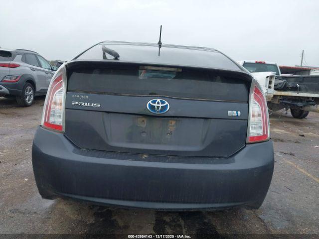 Toyota Prius Two Image 15