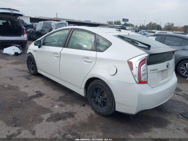 Toyota Prius Four Image 9