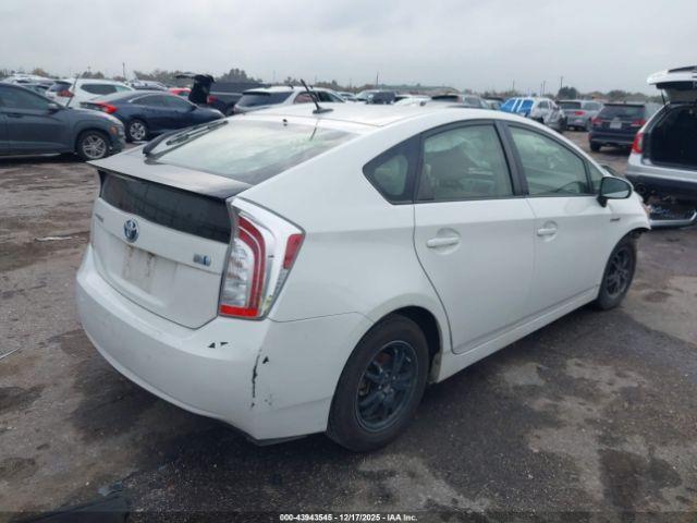 Toyota Prius Four Image 7