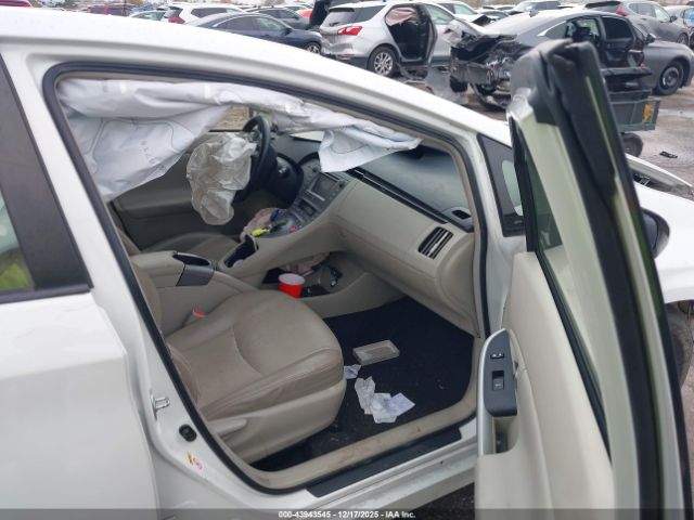 Toyota Prius Four Image 12