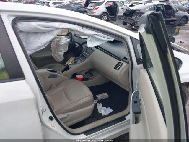 Toyota Prius Four Image 12